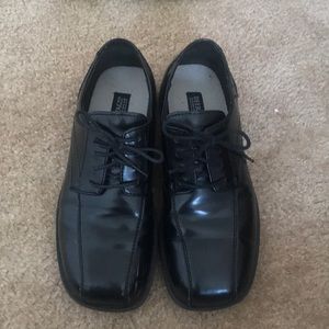 Deer Stages dress shoes.  Kids size 4